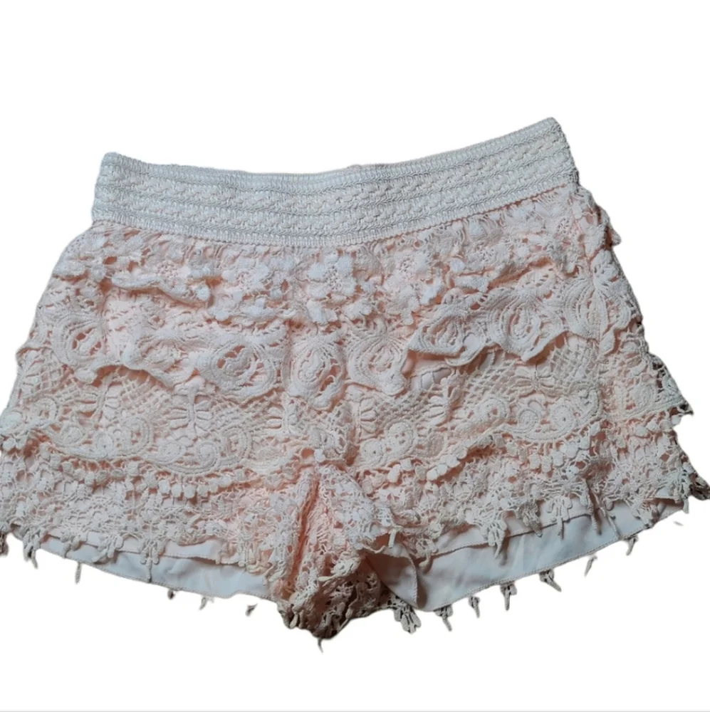 🌸 Layered Lacey Shorts – Soft Pink by Cato (Size S) Romantic Ruffles · Light